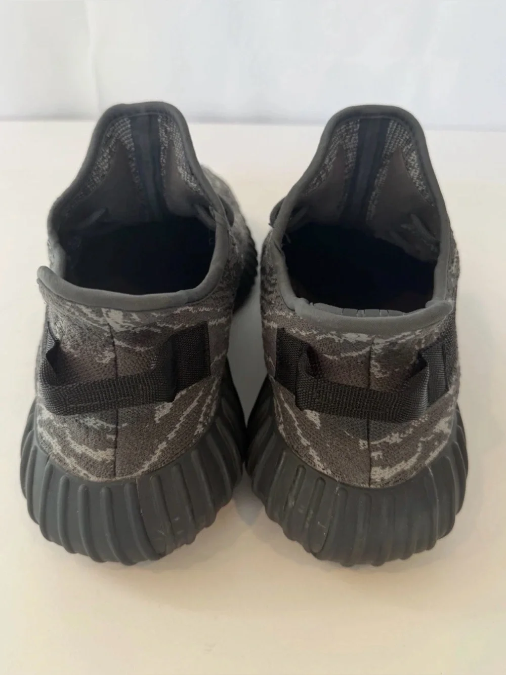 Adidas Yeezy Boost 350 V2 MX Dark Salt Mens  Size 11.5 Gray Black Lace Athletic
